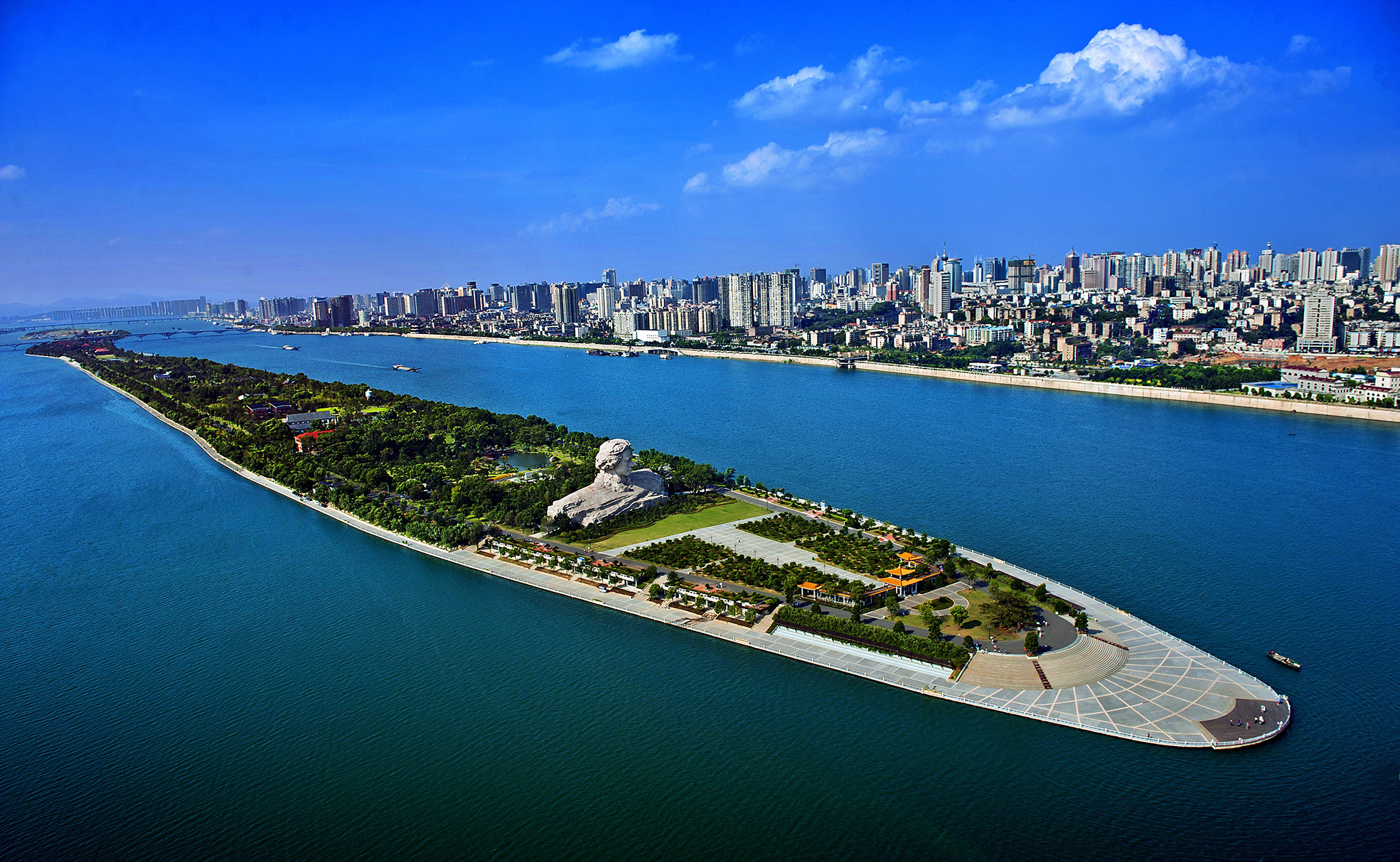 山水洲城，快樂(lè)長(zhǎng)沙 ——《關(guān)于長(zhǎng)沙市旅游形象定位的研究與思考》